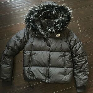 Women’s cropped North Face puffer coat